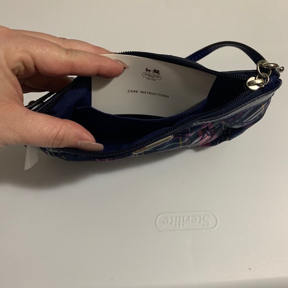 Coach clutch - Picture 2 of 3